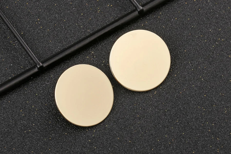 Round gold earrings simple metal retro earrings suitable for womens fashion jewelry girl earrings 240905