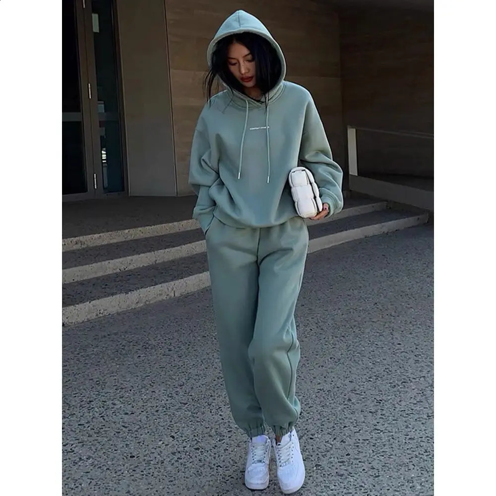 Autumn and winter loose casual solid color sports top set for women fashionable temperature age reduction two-piece set 240903
