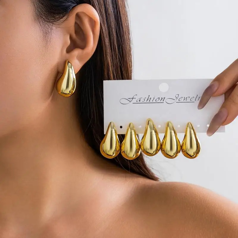 2024 Flow Plate Gold Short and Fat Water Drop Dupes Female Water Drop Earrings Personalized Gloss Tear Drop Earrings Jewelry Gifts 240905