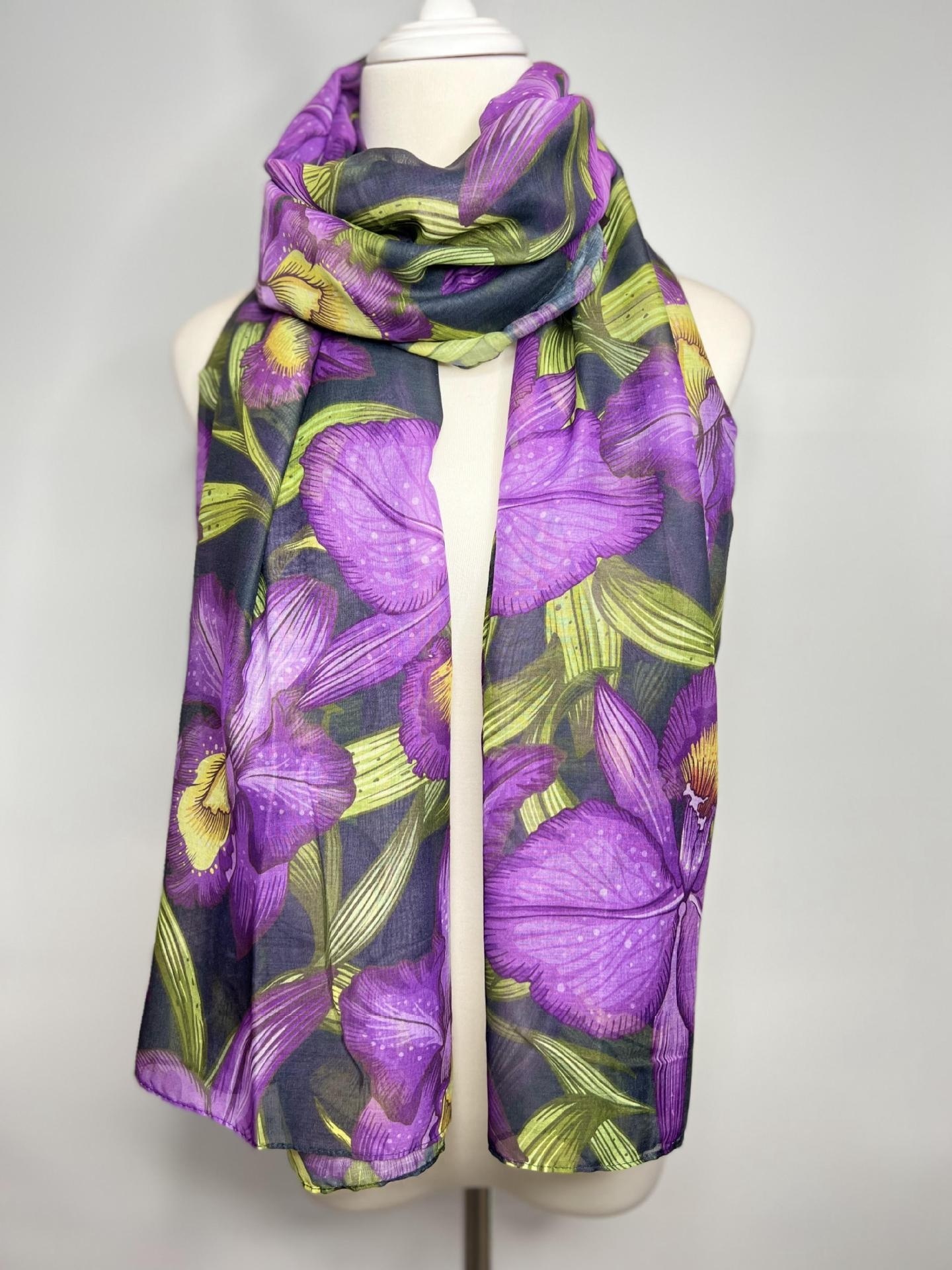 Autumn and Winter Fashion Artistic Floral Scarf Versatile Ethnic Style Retro Long Style Sunscreen Shawl External Silk Scarf for Women