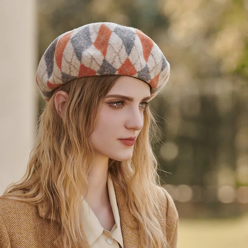 Womens wool beret French artist hat checkered retro hat girls hat thick and warm winter beret elegant womens cashmere hat 240829