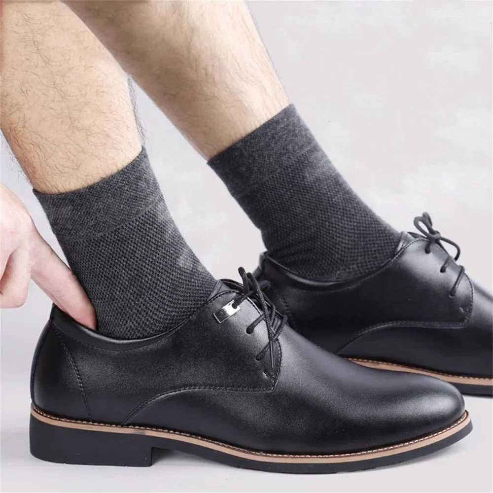 10 Pairs Breathable Mesh Socks Men Cotton Spring Summer Mid Length Sweat Wicking Socks Odor Resistant Sports Calcetines Y240906