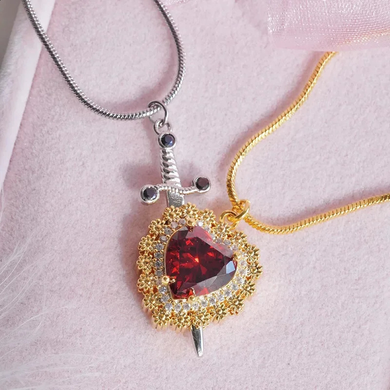 Creative personalized love sword shaped pendant necklace mens and womens party jewelry couple gift accessories 240905