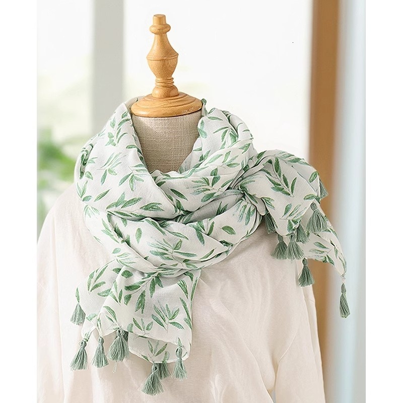 Scarf Women's Summer Sunscreen and Sunshade Thin Scarf Green Leaf Beach Scarf Desert Travel Essential Shawl Spring and Autumn