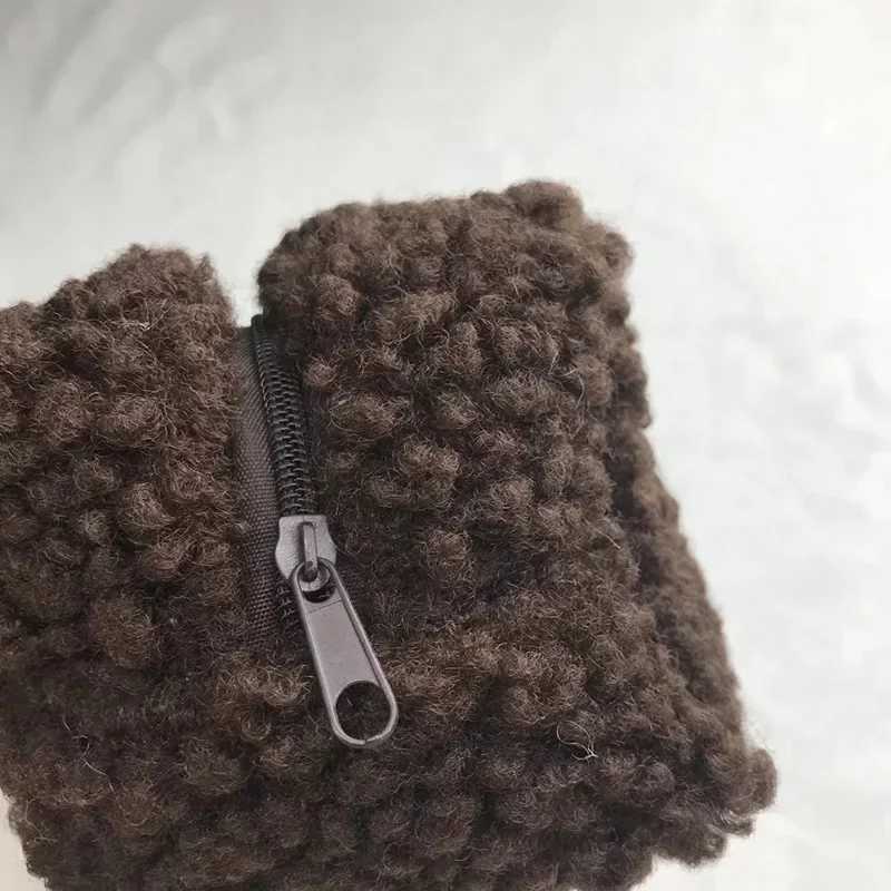 Fashion New Large Capacity Womens Solid Color Soft Plush Makeup Bag Travel Portable Coin Wallet Gift W240905