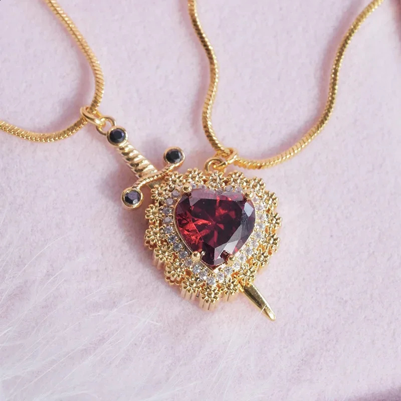 Creative personalized love sword shaped pendant necklace mens and womens party jewelry couple gift accessories 240905