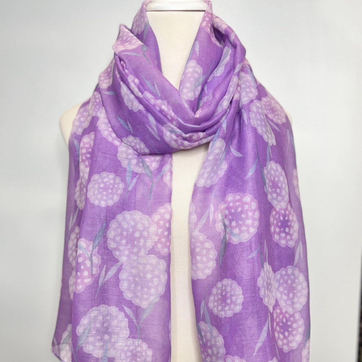 Autumn and Winter Fashion Artistic Floral Scarf Versatile Ethnic Style Retro Long Style Sunscreen Shawl External Silk Scarf for Women