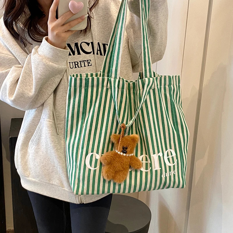 Large capacity striped tote bag shoulder canvas casual trend letter pattern teddy bear doll decoration 240906