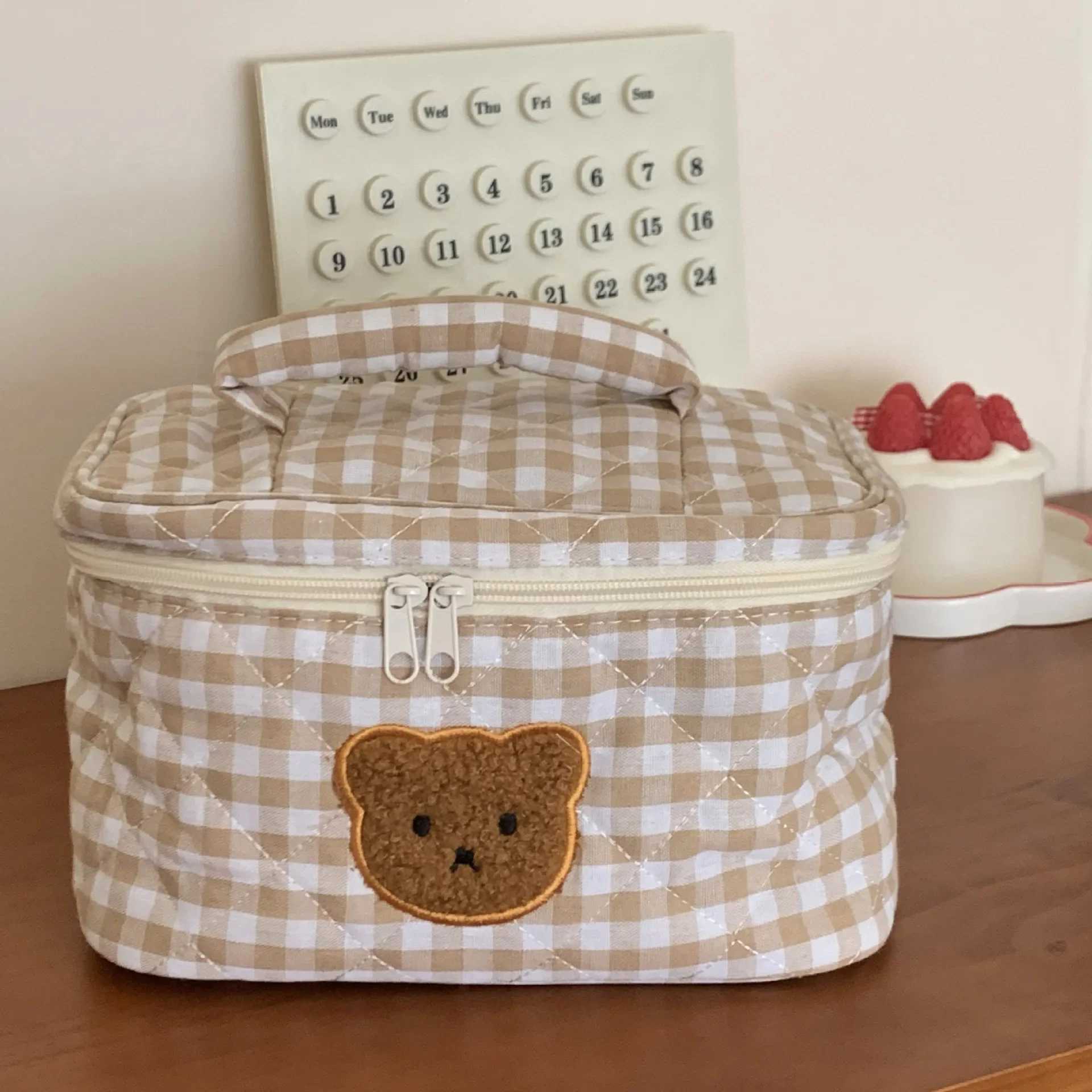 Cute Bear Makeup Bag Portable Large Capacity Cotton Quilted Handbag W240905