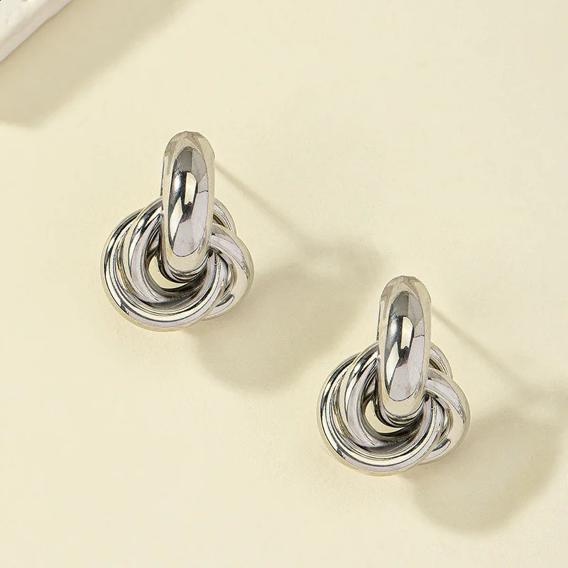 Golden Silver Colored Knot Earrings Suitable for Women Shiny Gold Plated Fashionable Earrings Cute Daily Wear Jewelry 240905