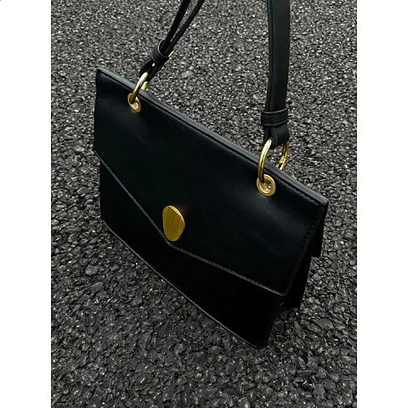 Fashionable business style womens retro briefcase shoulder bag OL metal buckle minimum envelope handbag 240906