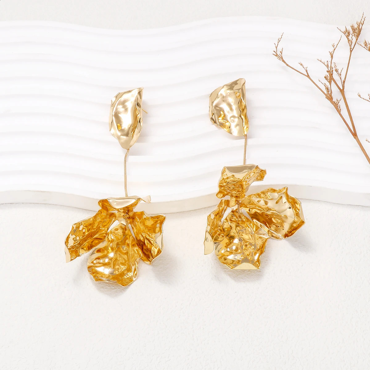 2024 Womens Holiday Party Accessories Metal Flower Earrings Declaration Jewelry 240905