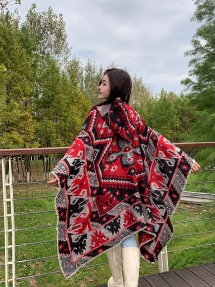 Great Northwest Ethnic Tourism Wear a Yunnan Grassland Desert Super Warm Cape Xizang