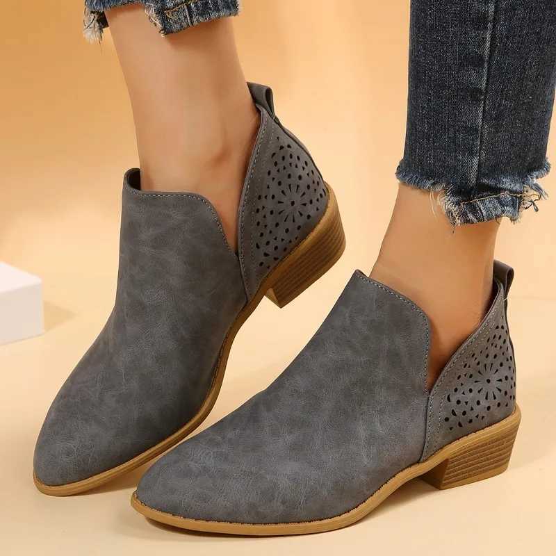 Womens casual leather Moccasin Loafer stylish elegant and comfortable office sliding large-sized sole pump CL240906