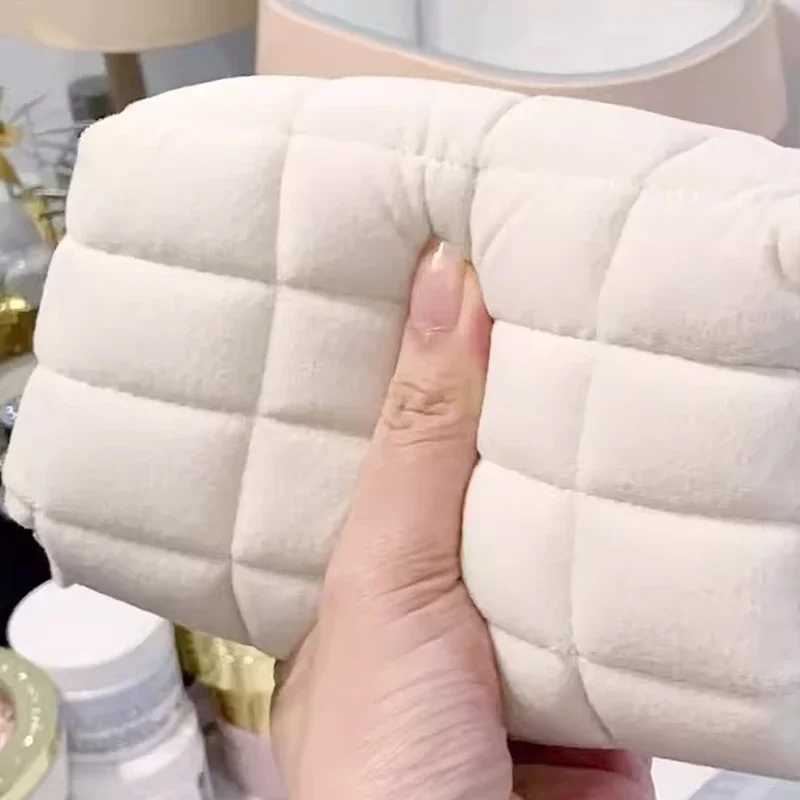 Simple pillow bag pillow pencil case portable makeup bag large capacity makeup brush storage bag W240905