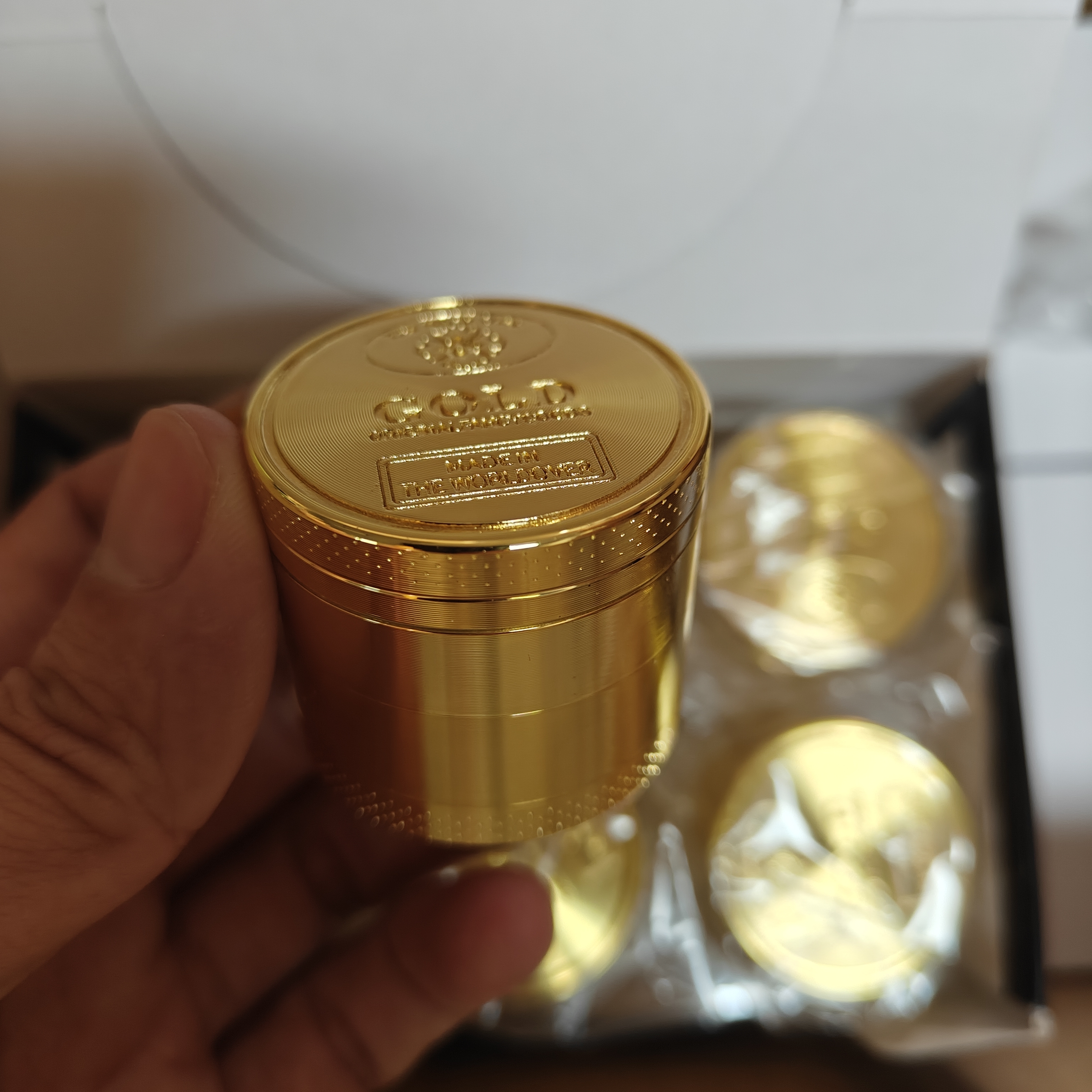 GOLD Grinder Coin Pattern Zinc Alloy Metal Smoke Herb 4 Parts Layers 50MM Cigarette Tobacco Spice Crusher Smoking Accessories