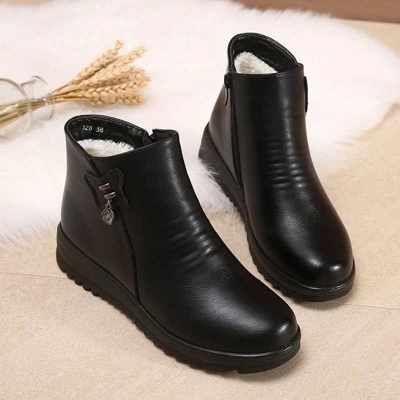 Womens casual leather boots winter trend middle-aged and elderly sole shoes womens warm cotton shoes anti slip wool womens boots CL240906