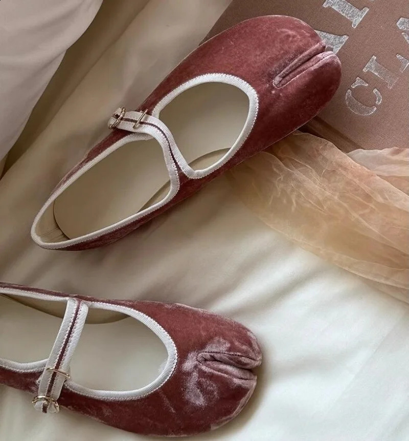 2024 Tabi Ninja Women Round Spilt Toe Shallow Buckle Casual Ballet Autumn Eelgant Dress Flats Heel Mary Jane Shoes 240906