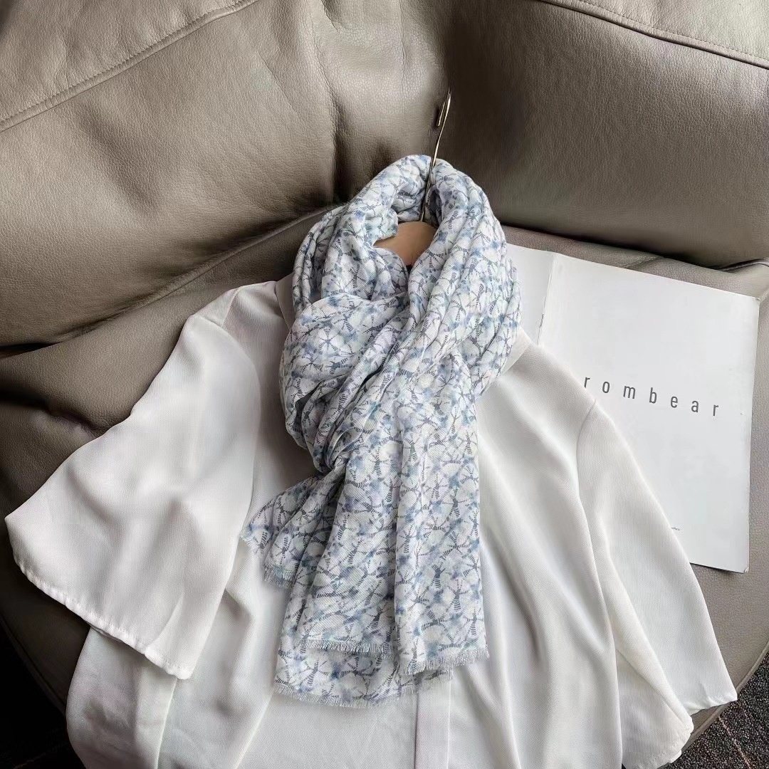Small floral scarf, versatile silk scarf for photography in scenic spots, the same super soft skin friendly fabric, elegant and wind-driven large shaw