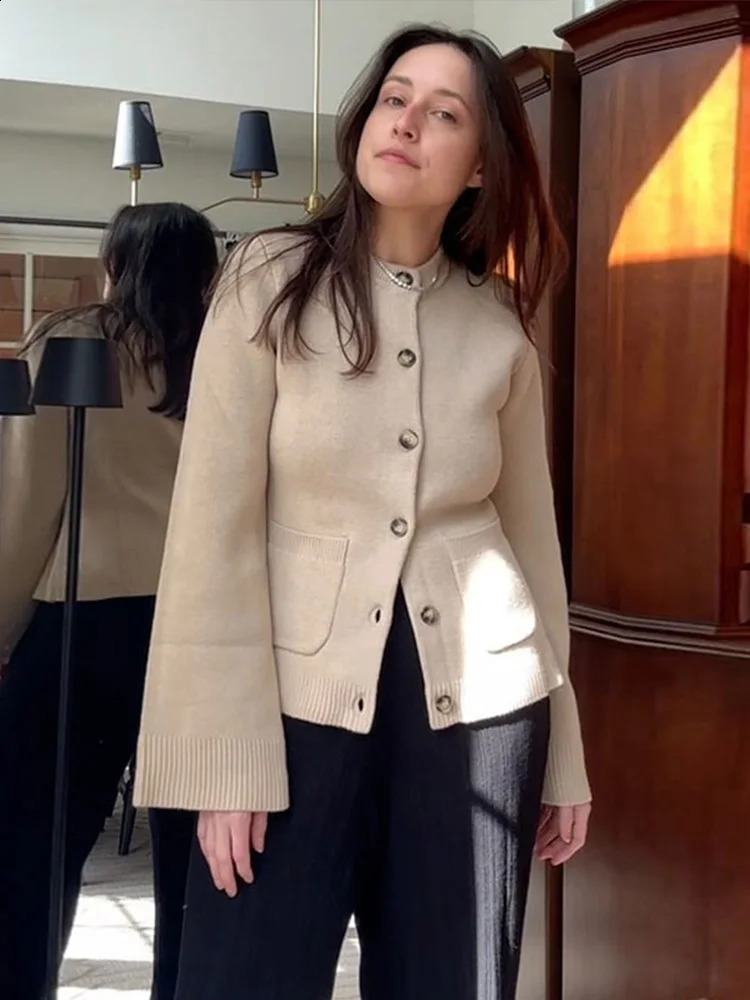 Elegant womens solid knit pocket cardigan stylish Oneck long sleeved sweater single chest ultrathin office ladies 240905