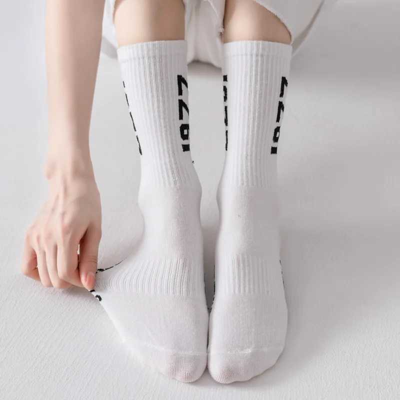 4 Pairs Hip Hop Socks Men Women Cotton Skateboard Fashion Alphabet Gift Socks Couple Sports Casual Breathable Luxury Socks 38-45 Y240906