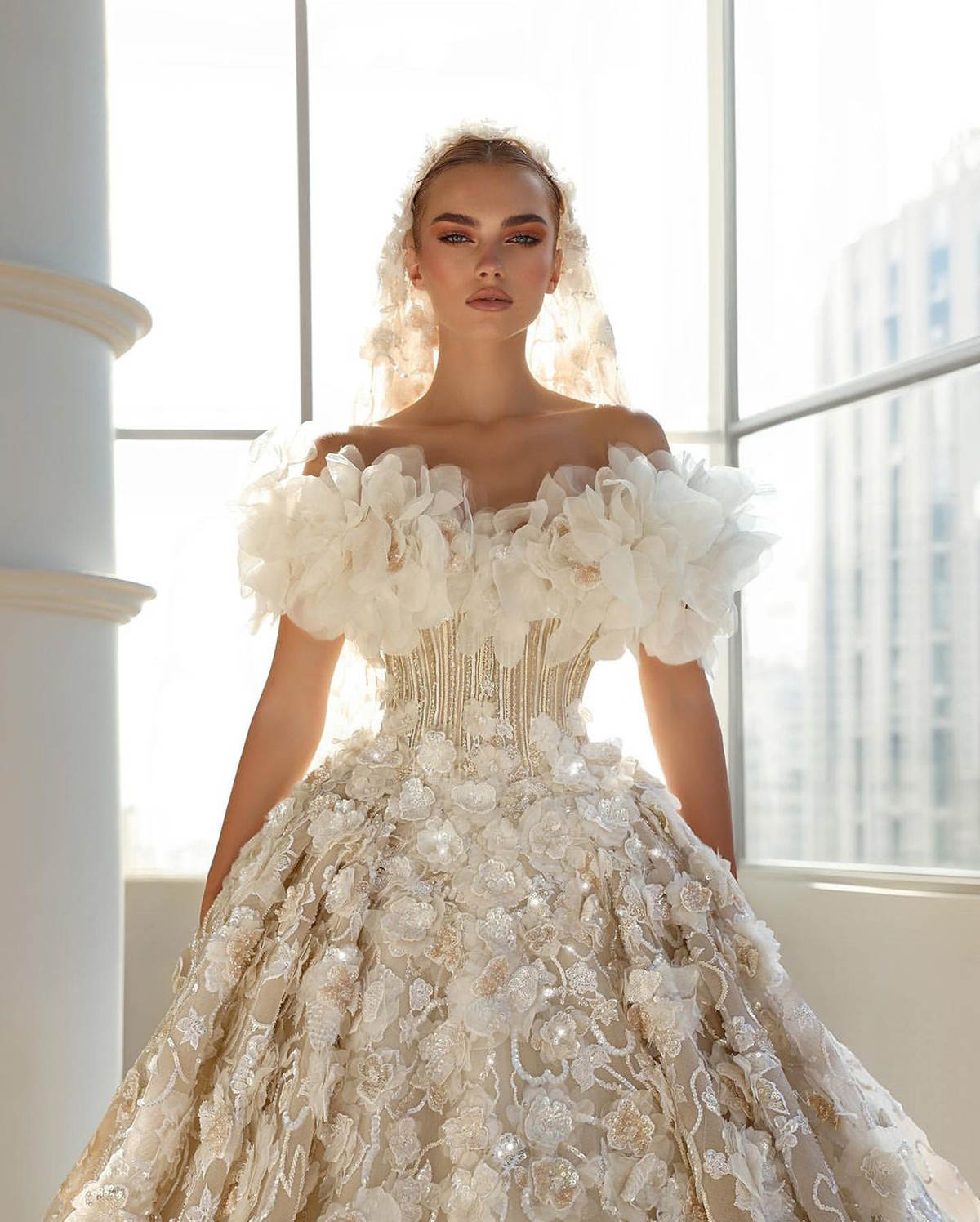 Gorgeous A Line Wedding Dress Off Shoulder Sleeveless Dresses 3D Appliques Sequins Court Train Bridal Gown Custom Made Vestido De Novia