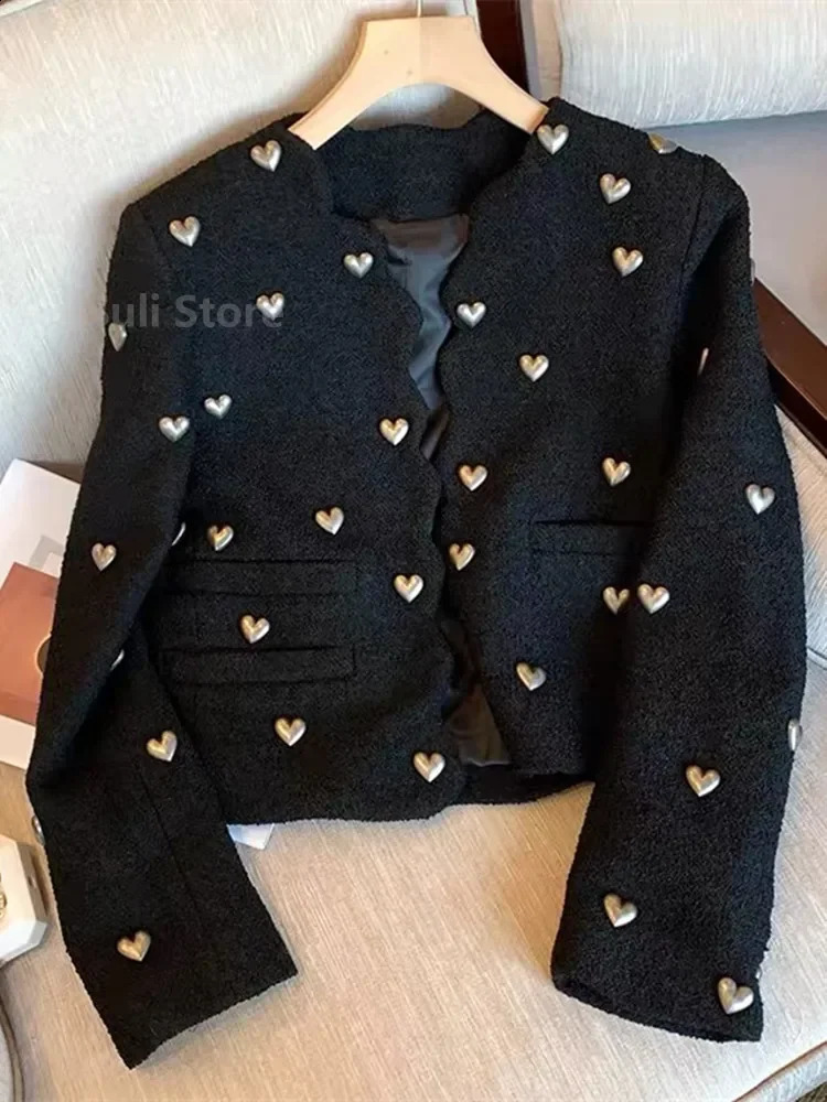 Autumn and winter fashion heart-shaped button black wool tweed short jacket womens retro long sleeved V-neck wavy cardigan top 240906