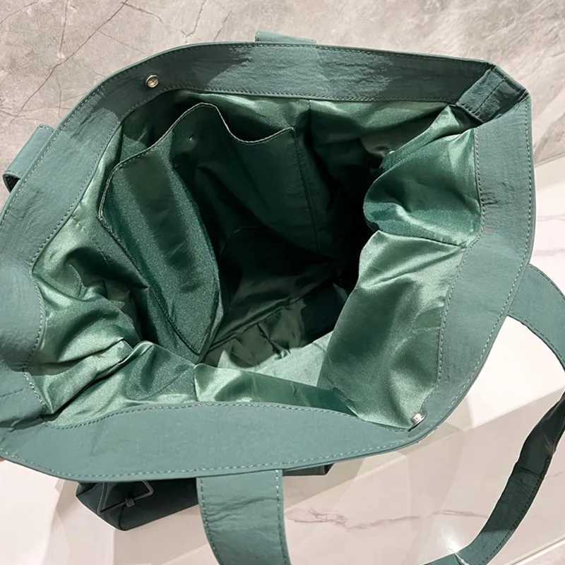 Womens travel bag womens large yoga shoulder bag training accessories fitness Bolsas weekend handbag womens sports bag W240906