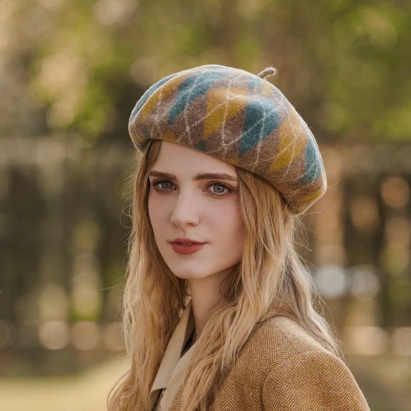 Womens wool beret French artist hat checkered retro hat girls hat thick and warm winter beret elegant womens cashmere hat 240829