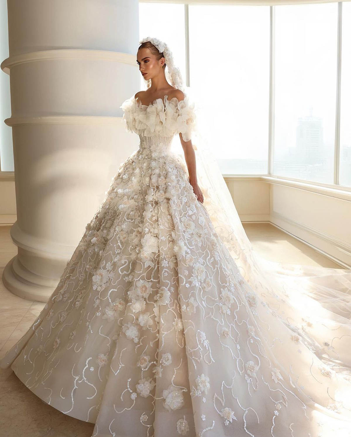 Gorgeous A Line Wedding Dress Off Shoulder Sleeveless Dresses 3D Appliques Sequins Court Train Bridal Gown Custom Made Vestido De Novia