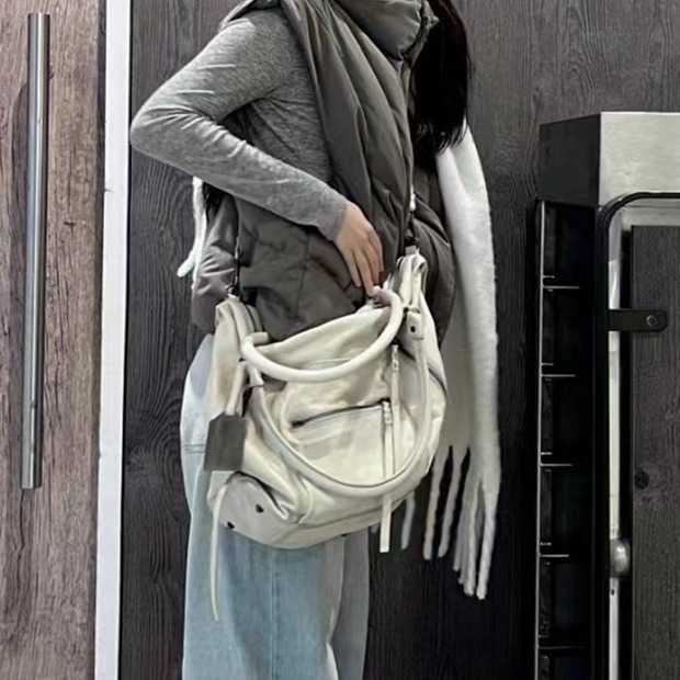 Instagram influencer's casual and versatile washed single shoulder handbag, tote bag, pleated women's bag, new trend 240915 - view 4