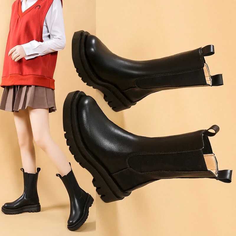 Womens Chelsea Boots Spring New Black Mid Ankle Flat Platform Womens Shoes Full Match Classic Compact Fashion Round Head Shoes CL240907