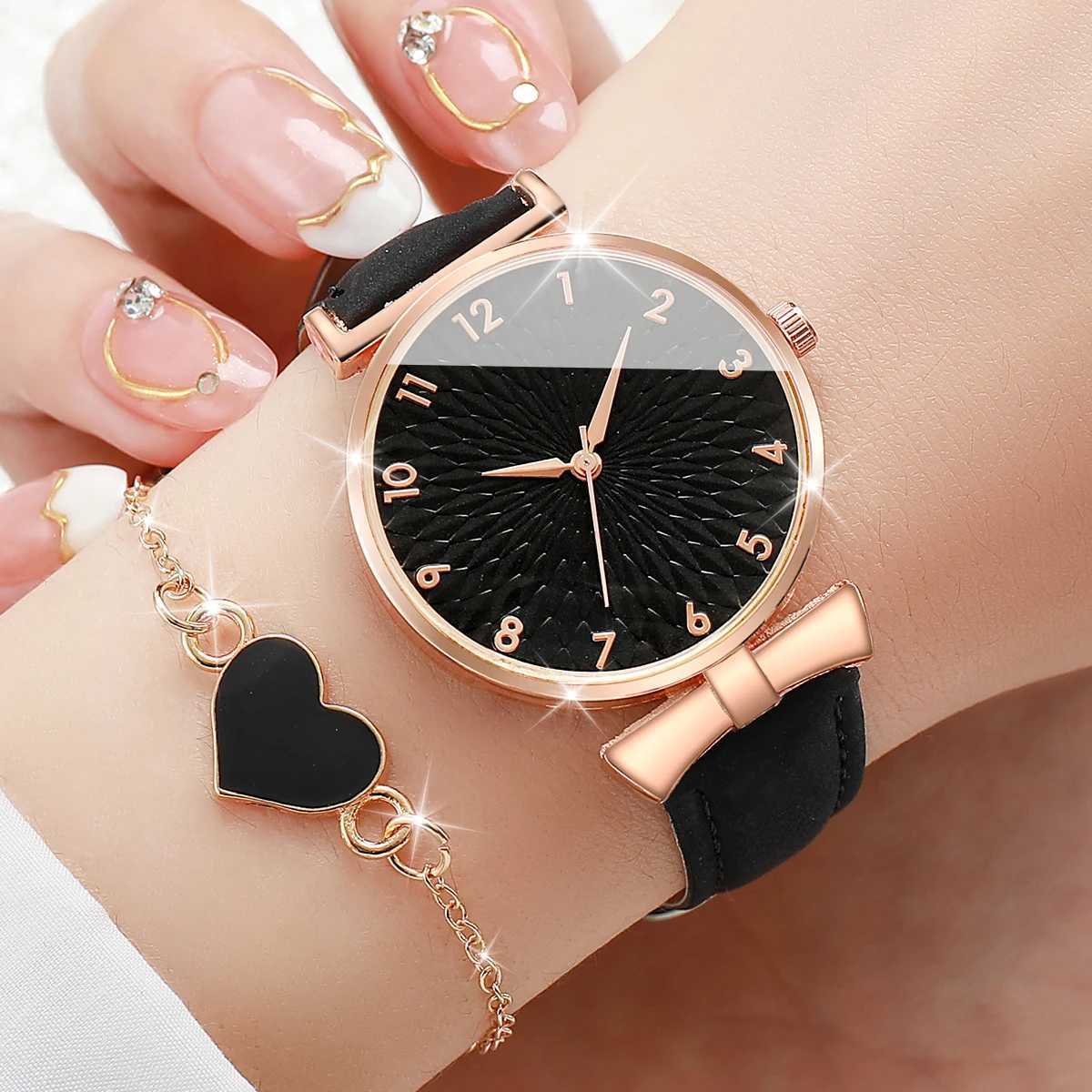 4-piece/set fashionable womens leather strap quartz watch heart-shaped bracelet white black set W240902