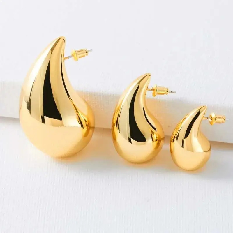 2024 Flow Plate Gold Short and Fat Water Drop Dupes Female Water Drop Earrings Personalized Gloss Tear Drop Earrings Jewelry Gifts 240905