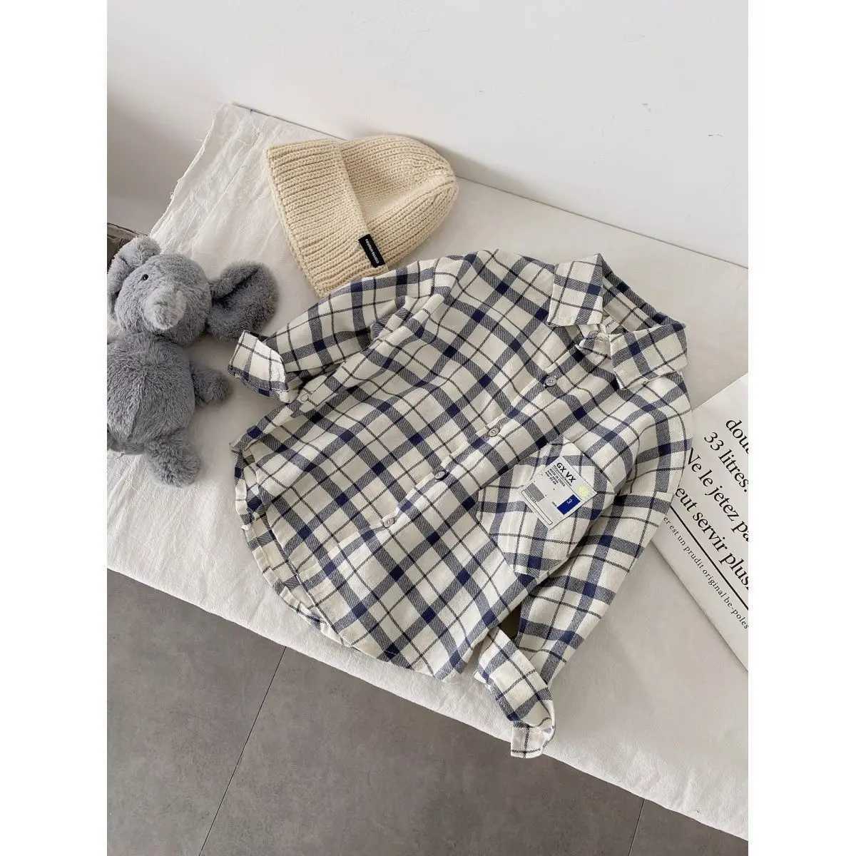 Childrens shirt 2024 new boys baby cotton checkered shirt spring and autumn childrens fashion lapel shirt top 1-8 years old Y240906