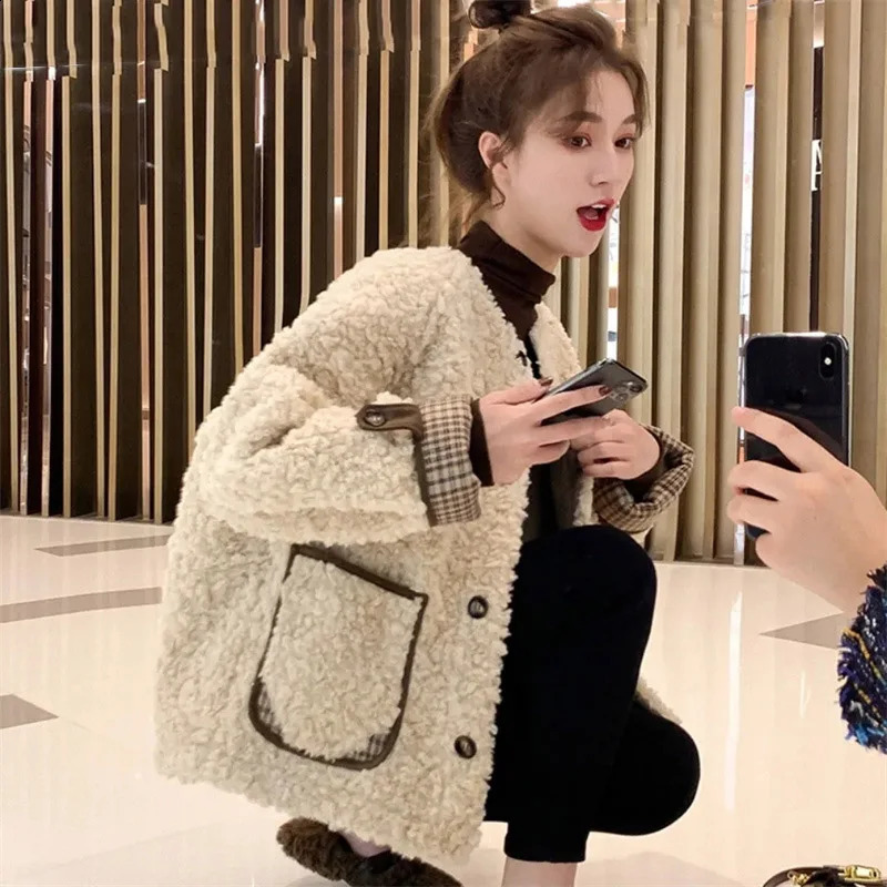 Spring and Autumn Womens Short Cashmere Top Loose Suitable for Xiaoxiangfeng Coat Round Neck Thick Jacket 240905