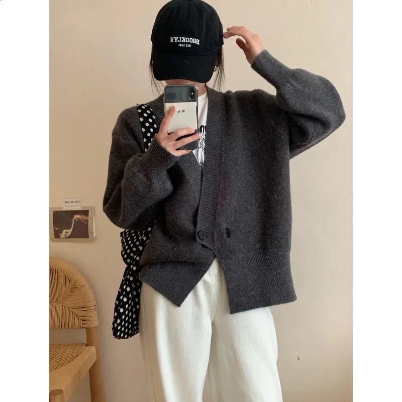 OMCHION Knitted Clothing 2024 Fashion Cardigan Women V Neck Solid Color Oversized Sweater Chic Soft Knitwear 240905