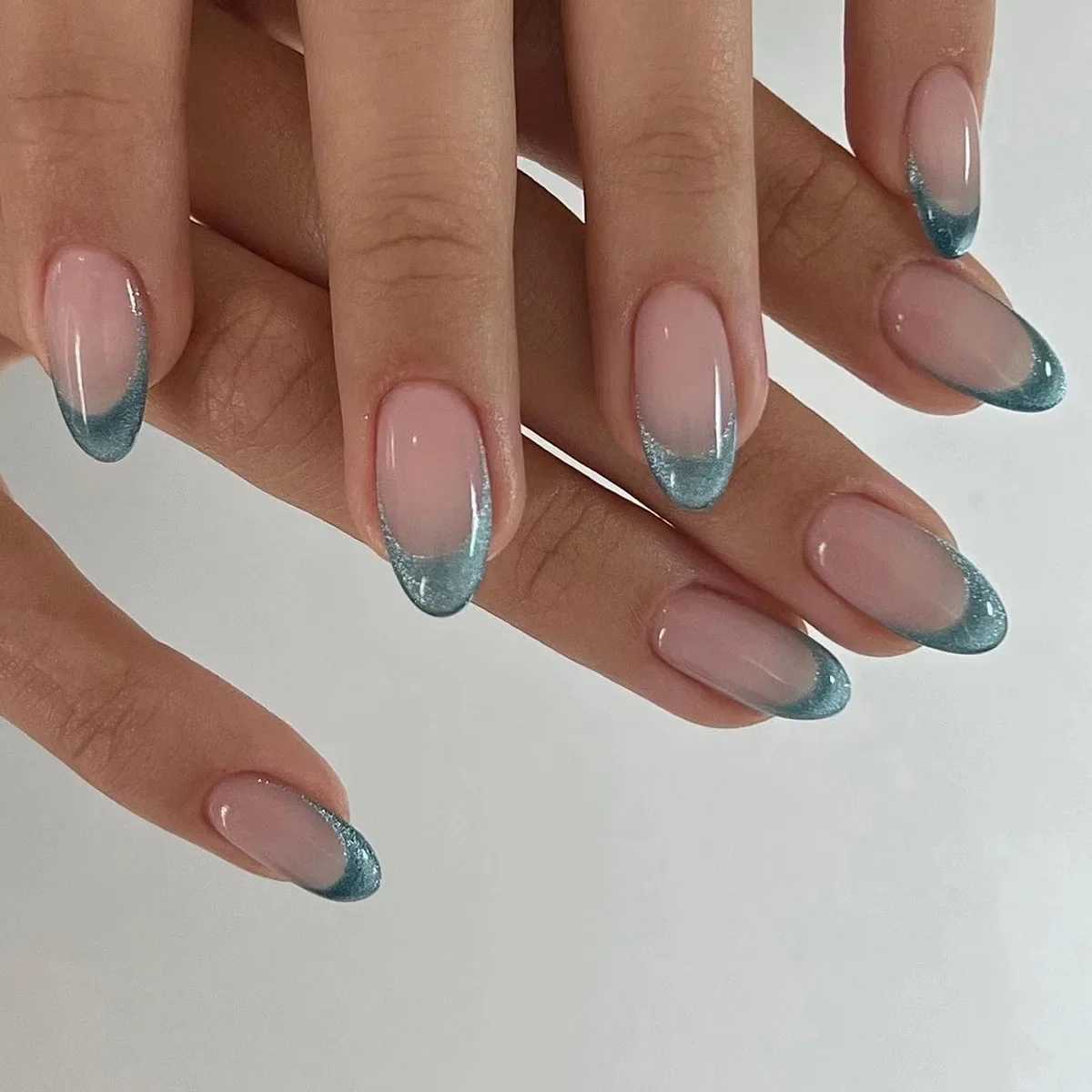 24 pieces of French cat eye fake nails almond head fake nails artificial nail patches for ergonomics beauty glitter and shine W240905