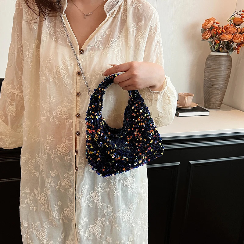 A shoulder bag made of sequins sparkly multicolored delicate and small 240906