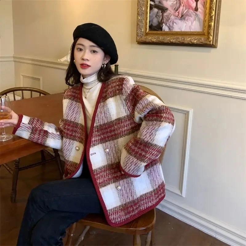 Spring Autumn Jacket Large Size Korean Small Fragrant Wind Outwear Tweed Plaid Coat Women Casual Loose Woolen Overcoat 240904