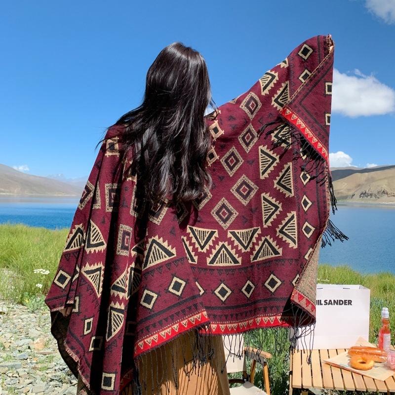 Great Northwest Ethnic Tourism Wear a Yunnan Grassland Desert Super Warm Cape Xizang