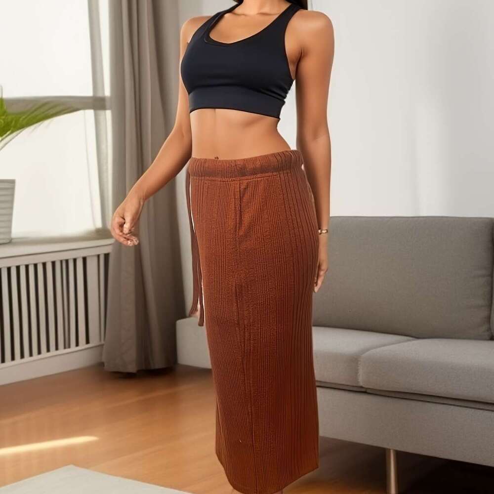 Autumn and winter sexy temperament, high waisted pit stripe design, knitted hip hugging half skirt, women's skirt