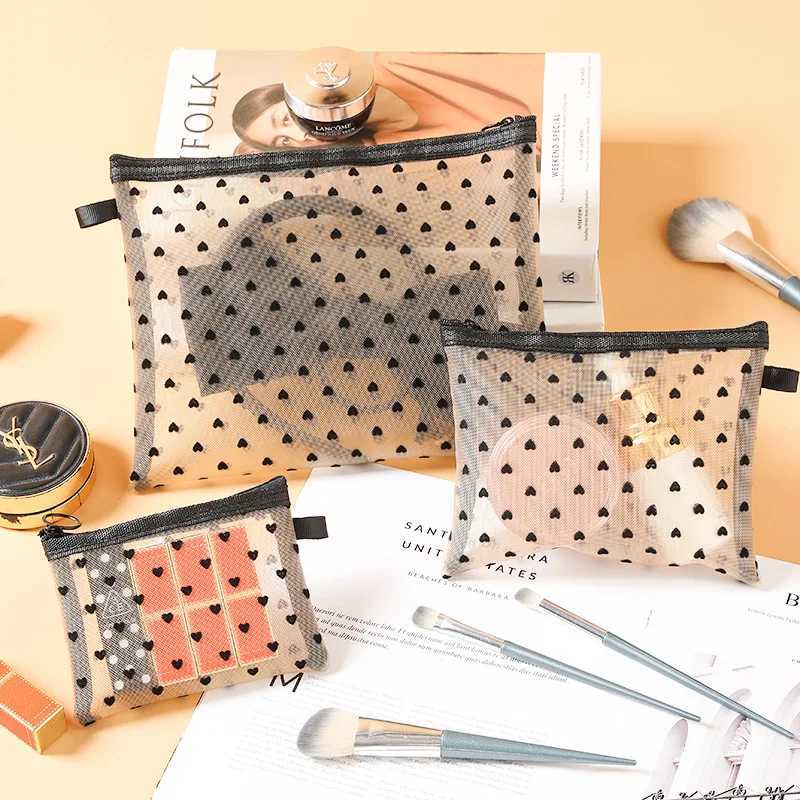 One hot mini transparent heart shaped cosmetic bag Womens portable lipstick cosmetic storage bag Ins transparent Ctue small cosmetic bag W240905