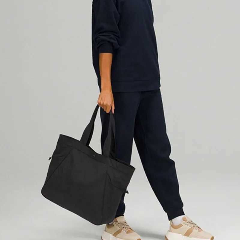 Womens travel bag womens large yoga shoulder bag training accessories fitness Bolsas weekend handbag womens sports bag W240906