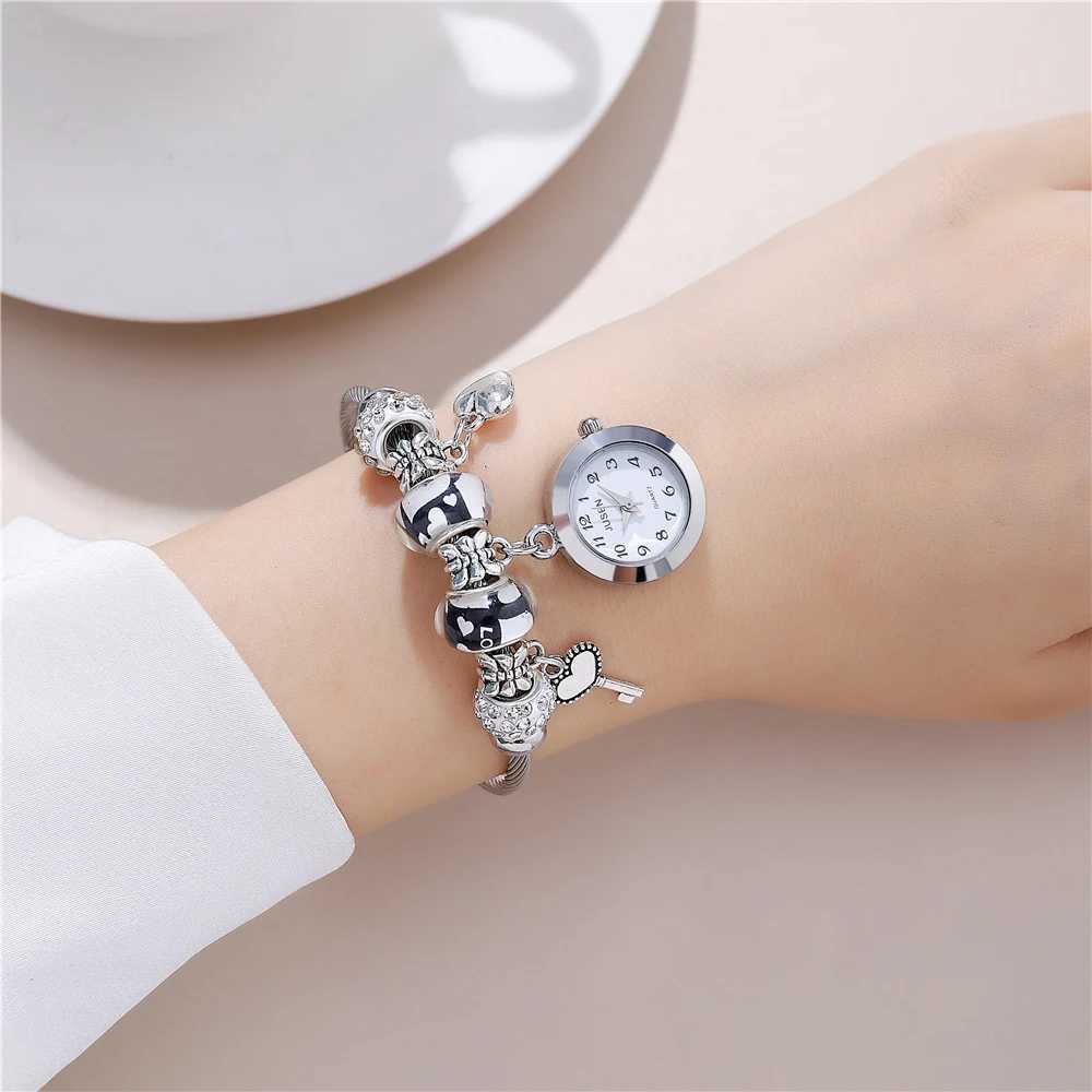 Fashion Love Pendant Womens Bracelet Watch W240902
