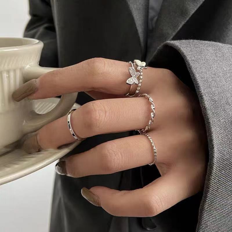 Minimalistic Geometric Butterfly Finger Rings - 4-Piece Adjustable Set for Trendy Fashion Lovers