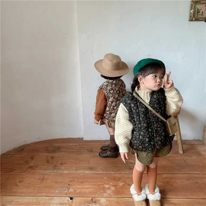 Girls Floral Vest 2022 Autumn and Winter Fashion Childrens Quilted Vest All-match Girl Baby Flower Retro Vest Warm Cotton Vest Y240906