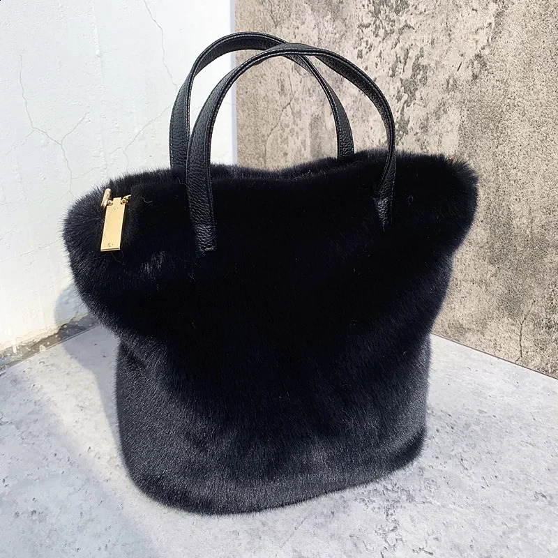 Chain large plush handbag cute bag fashionable shoulder cross body womens soft fur leather 240906