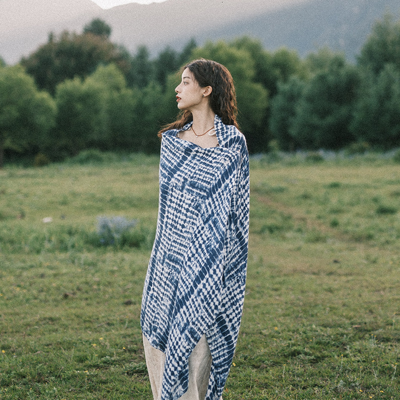 New hot selling blue and white tie dye cotton and linen hand feel scarf, Yunnan Lijiang retro cultural tourism sunscreen shawl