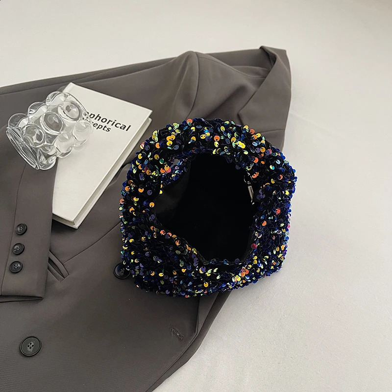 A shoulder bag made of sequins sparkly multicolored delicate and small 240906